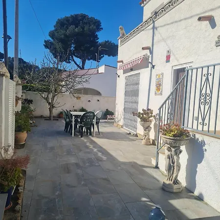 Cozy House In With Garden L' Escala