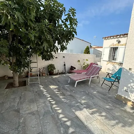 Cozy House In With Garden L'Escala