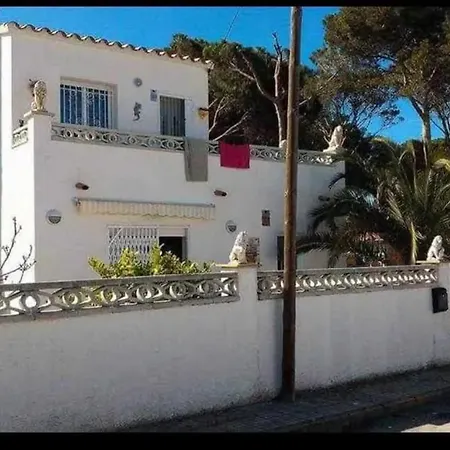 Cozy House In With Garden Nyaraló L' Escala